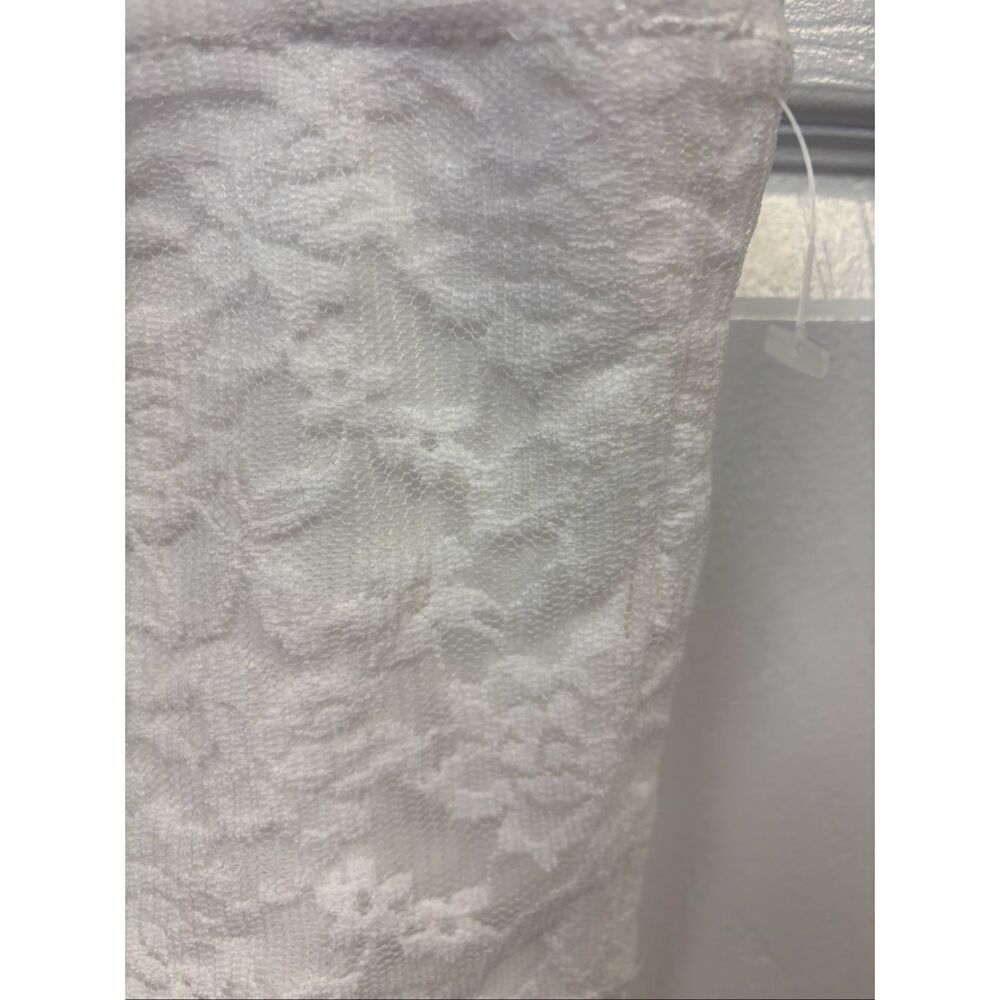 White Lace Detail Crop Top - Picture 4 of 5